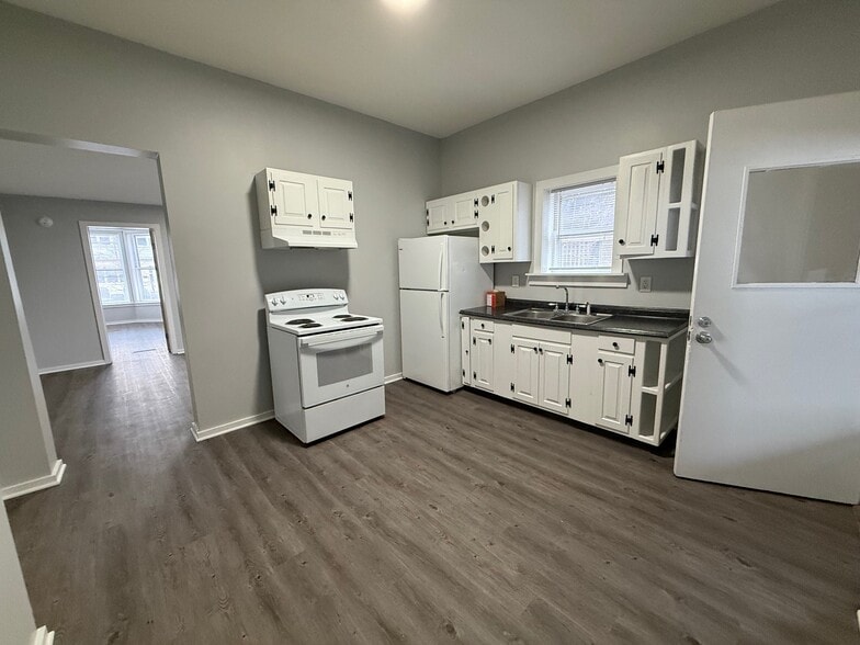 Building Photo - 31 Saratoga Ave