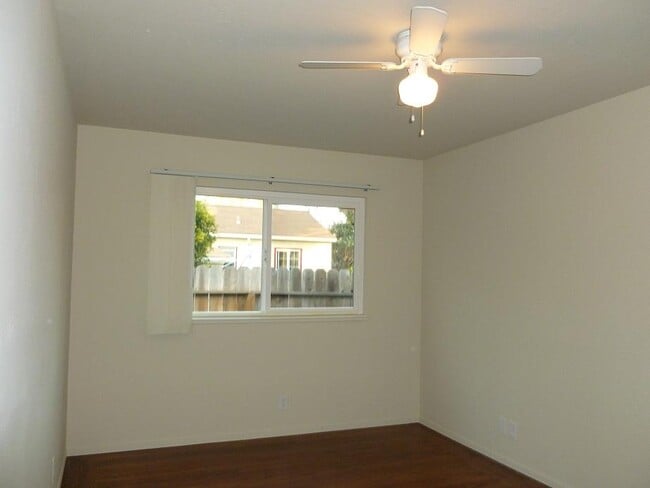 Building Photo - 437 Central Ct