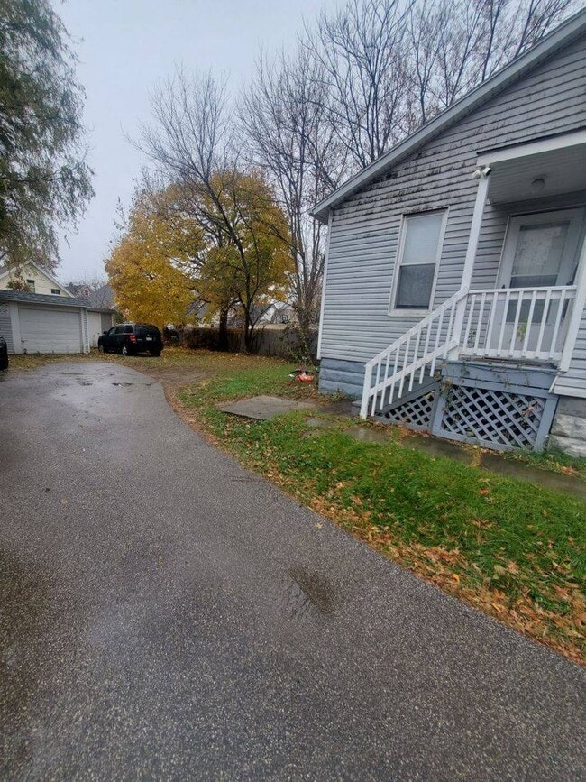 Building Photo - 4239-4241 W 24th St