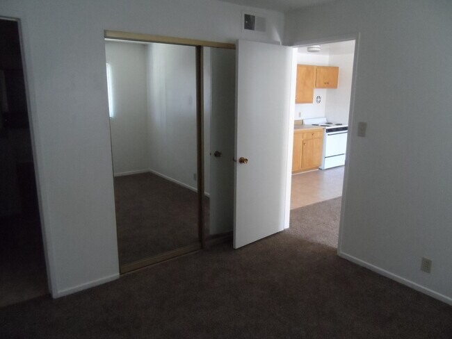 Building Photo - Affordable 1 Bedroom Condo in Central Las Vegas