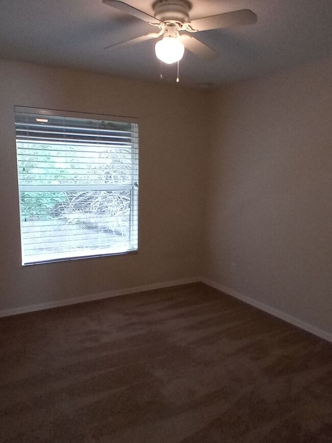 Building Photo - Cute and Quiet Country Living