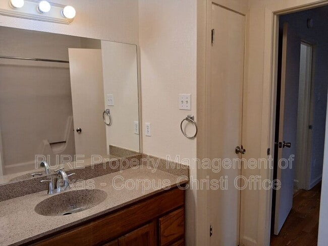 Building Photo - 2255 Lombardy Dr