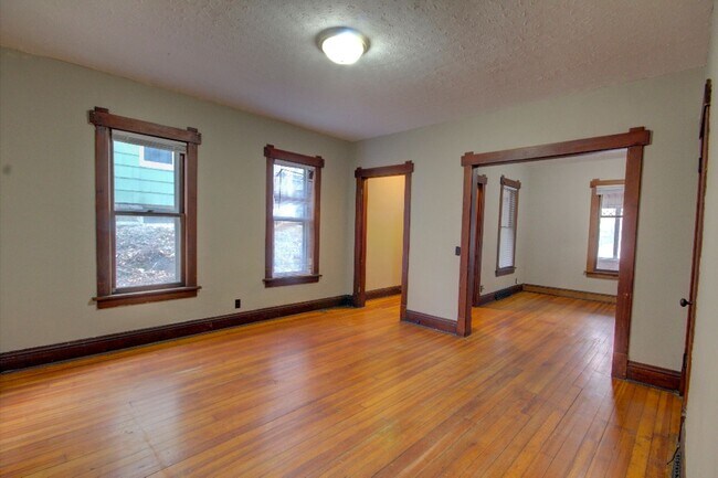 Building Photo - SL AAC907