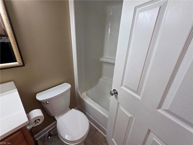 Building Photo - 4003 Governors Square