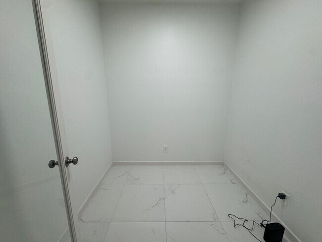 Building Photo - 1504 Ocaso Dr