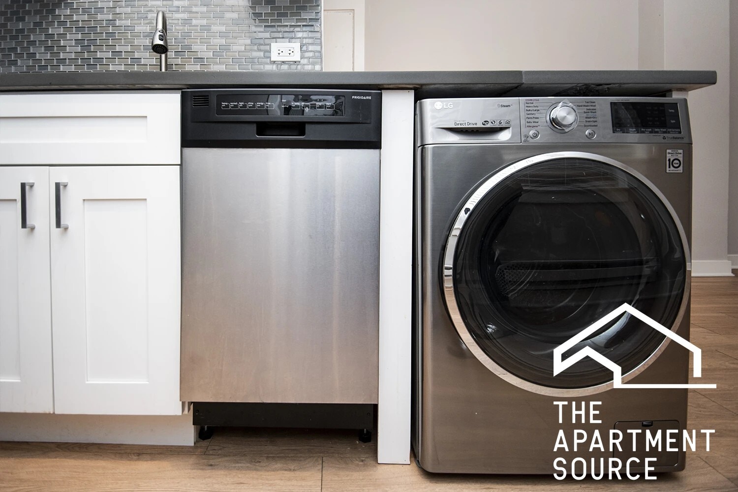 Building Photo - 511 W Belmont Ave