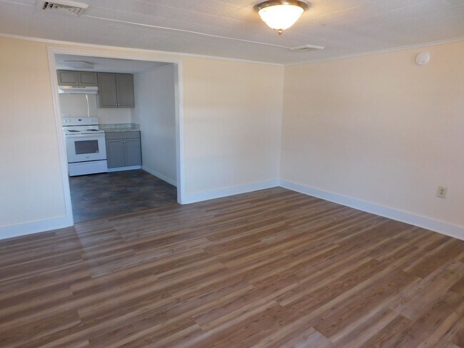 Building Photo - 423 Bouy St