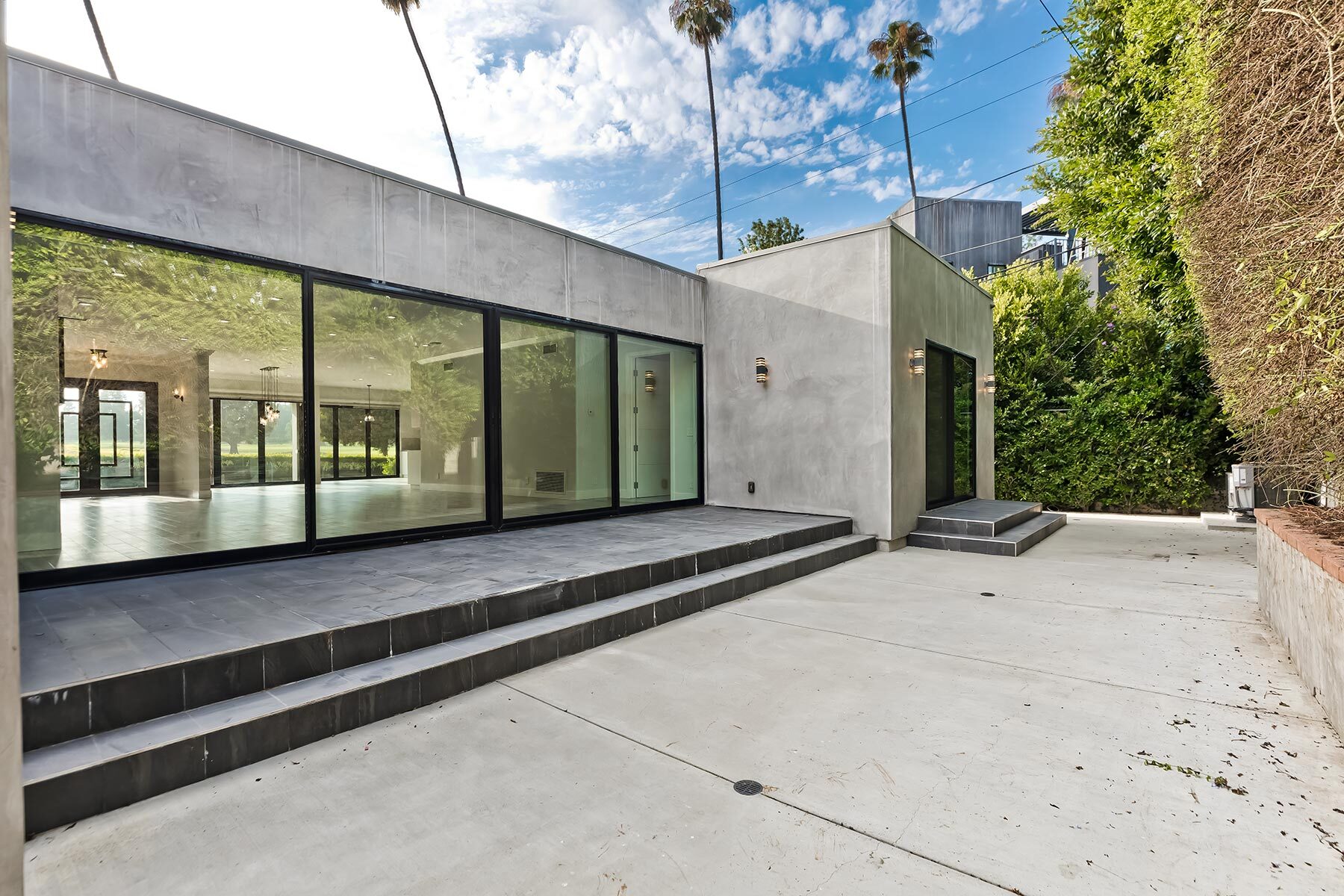Building Photo - 12730 Montana Ave