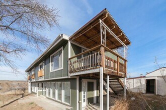 Building Photo - 8th15905