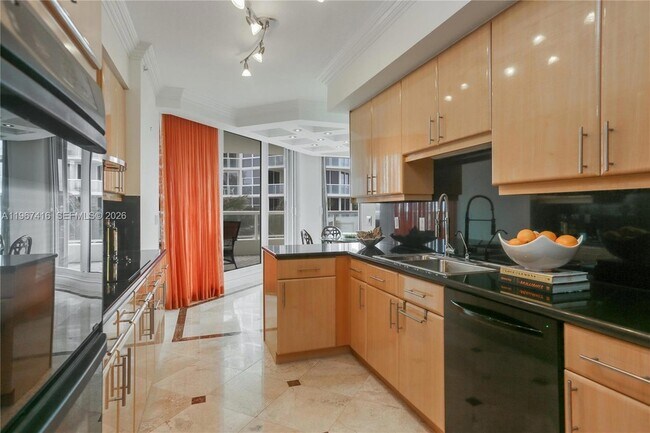 Building Photo - 6051 N Ocean Dr