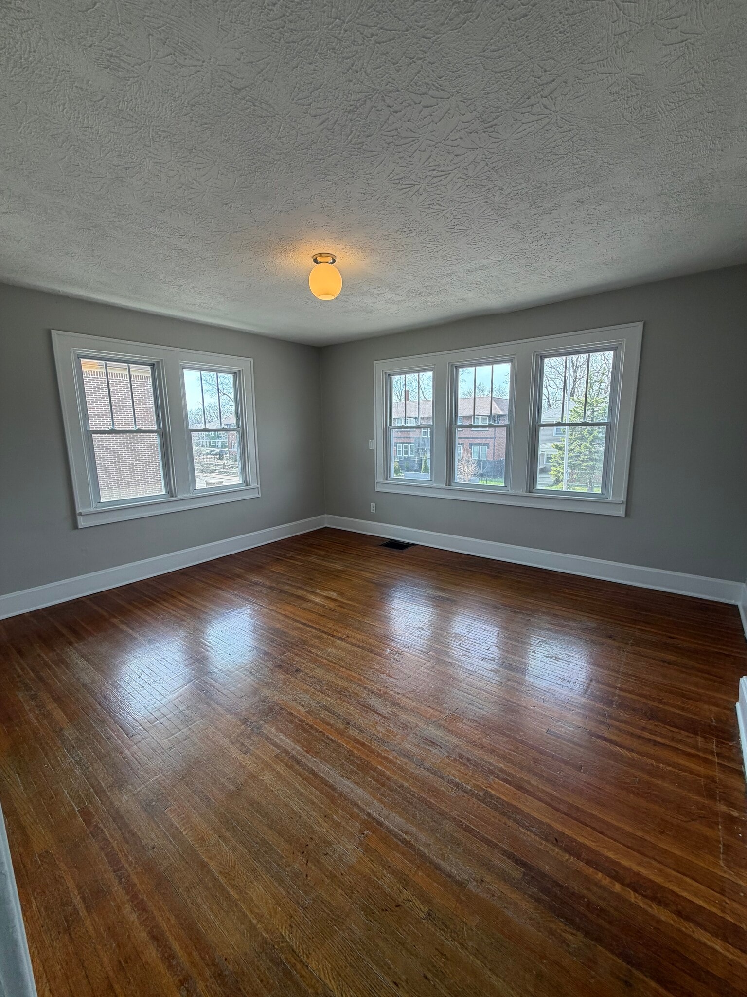 Building Photo - 3827 Central Ave