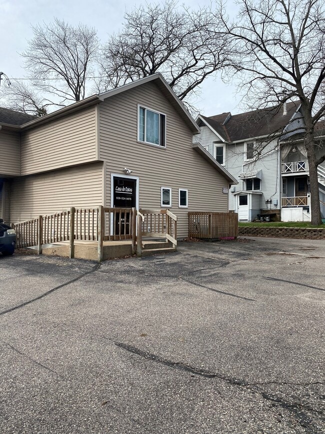 Building Photo - Main Street Lower Apartment