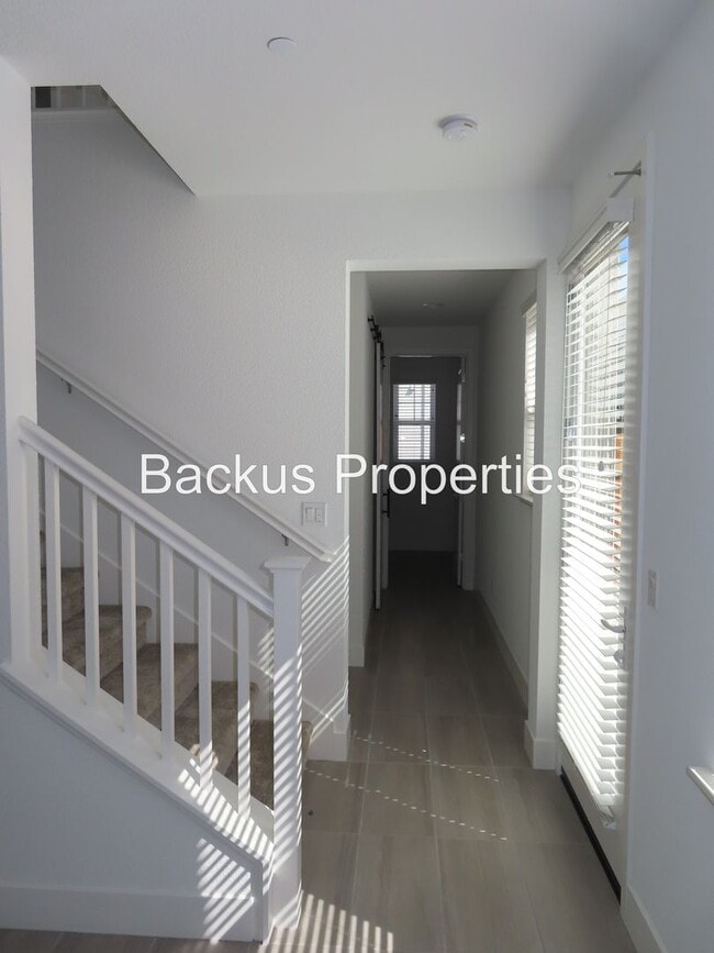 Building Photo - Newer home in Dunes Community