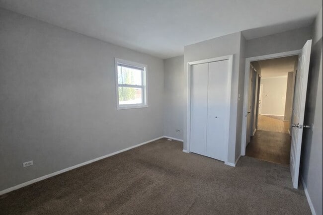 Building Photo - 25151 W Lincoln Dr