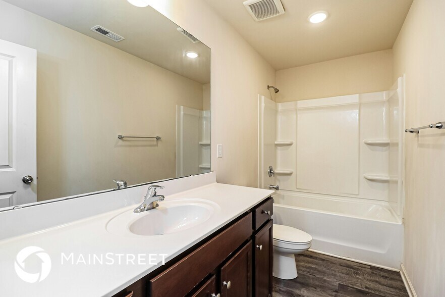 Building Photo - 12114 Old Dulin Farms Way