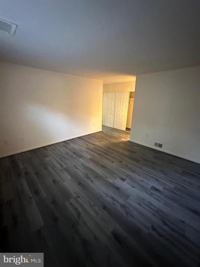 Building Photo - Charming Annandale Townhome with Modern Up...