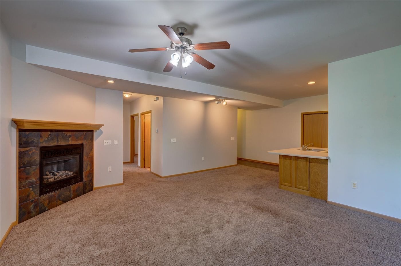 Building Photo - 264 Meadowside Dr