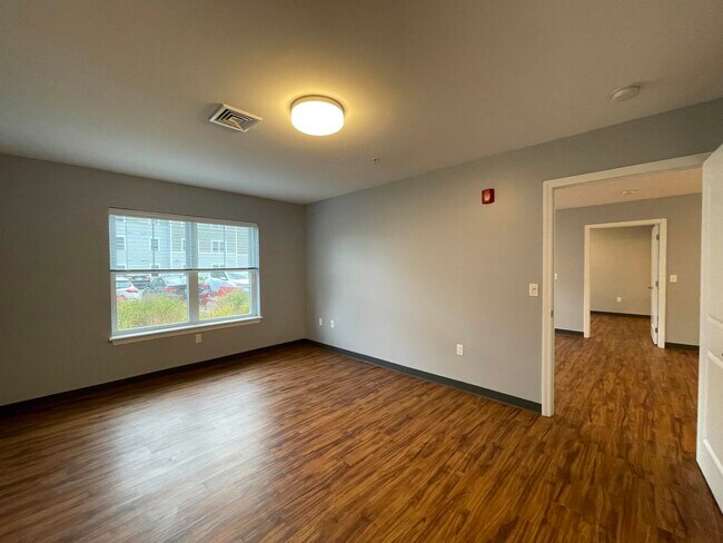 Building Photo - 15 E Ridge Dr