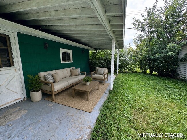 Building Photo - 685 Longmeadow Rd