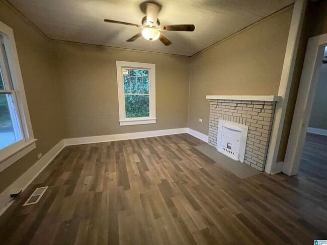 Building Photo - Newly Renovated 3 Bedroom Pinson Area
