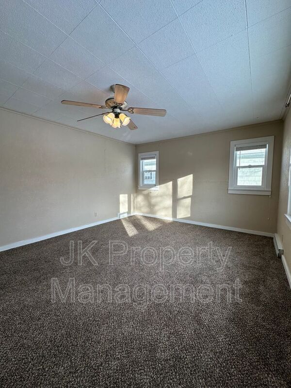 Building Photo - 1012 7th Ave S