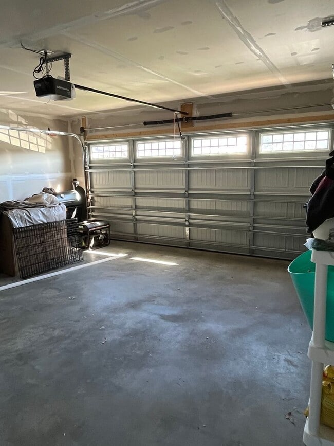 Building Photo - 3 bed 2 bath rental in Village Oaks Subdivision close proximity to Lake Monticello