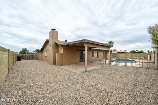 Building Photo - 7301 W Canterbury Dr