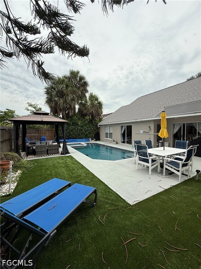 Building Photo - 15009 Cloverdale Dr