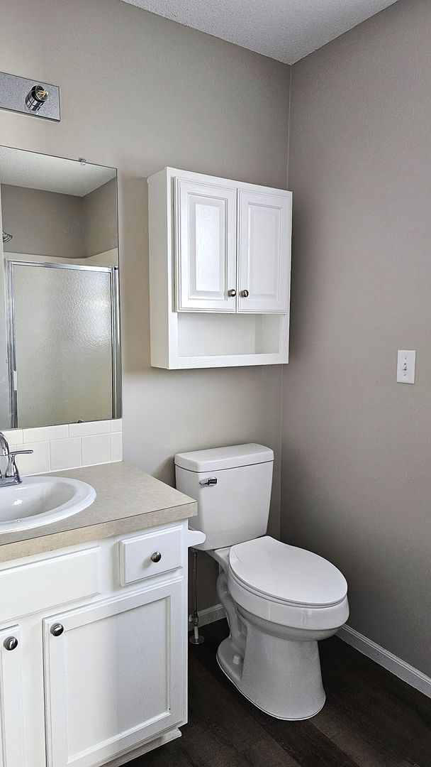 Building Photo - Beautiful Three Bedroom, Three Bathroom