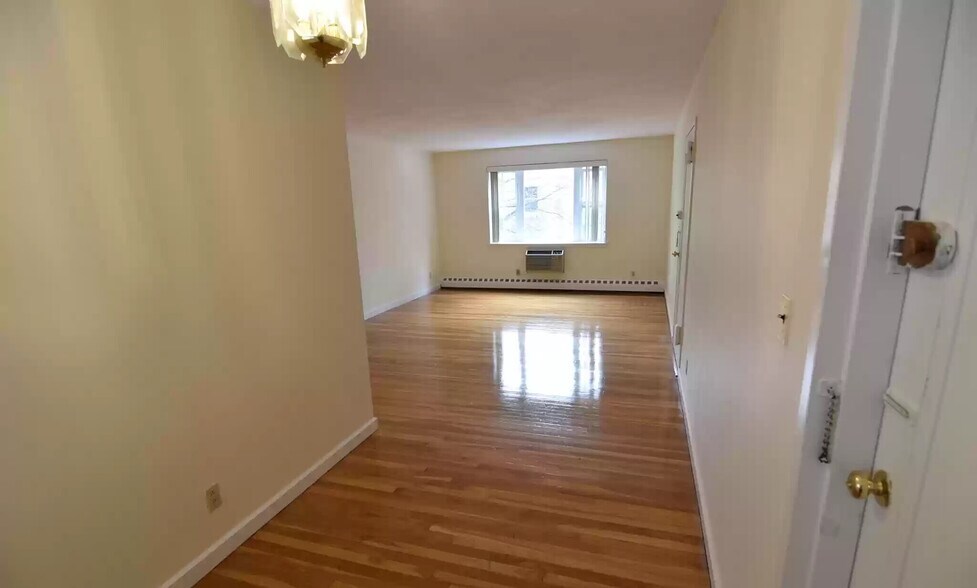 Building Photo - 73 Parkman St