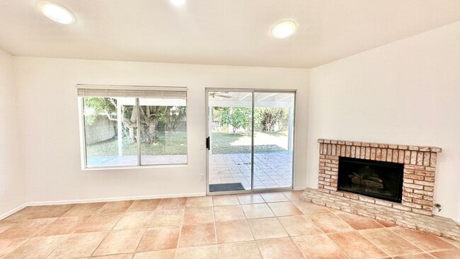 Building Photo - Beautiful Updating throughout Home!  Kitch...