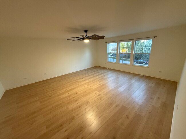 Building Photo - 1015 Bayhill Ln