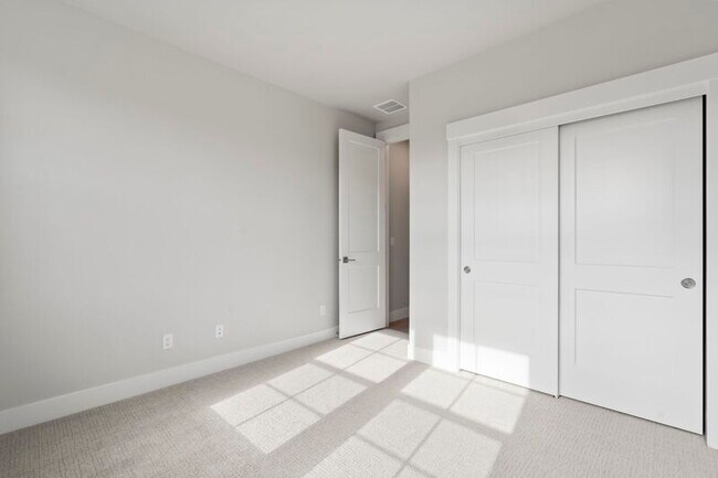 Building Photo - 10692 W Bell Fountain Dr