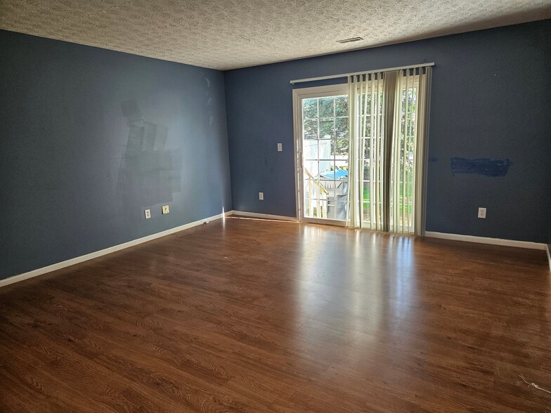 Building Photo - 6737 Lagrange Dr