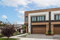 Building Photo - 1511 Cliff Dr