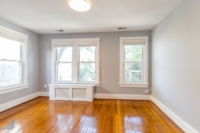 Building Photo - Classy Columbia Heights Row Home! 1/2 Off ...