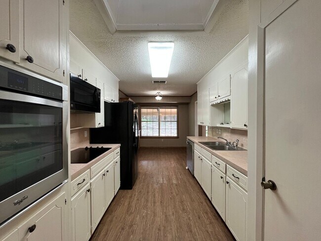 Building Photo - 3512 Glendale Dr
