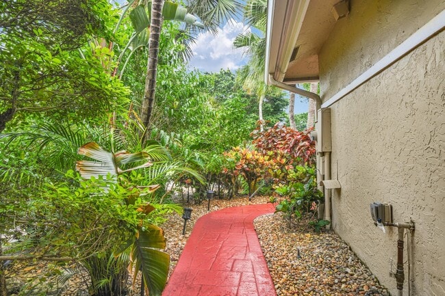 Building Photo - 753 Villa Portofino Cir