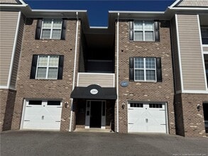 Building Photo - 210 Fountainhead Ln