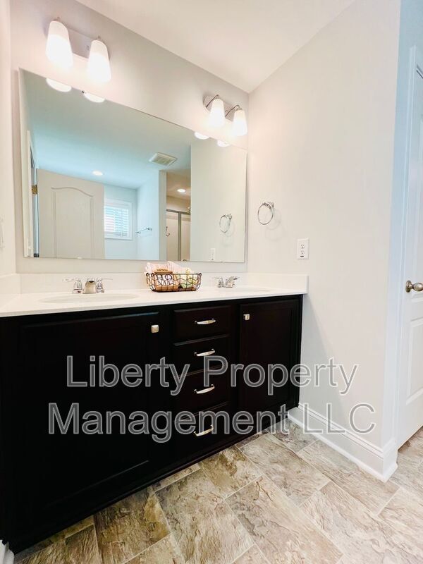 Building Photo - 326 Countryside Dr