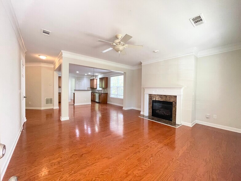 Building Photo - 2650 Royston Dr