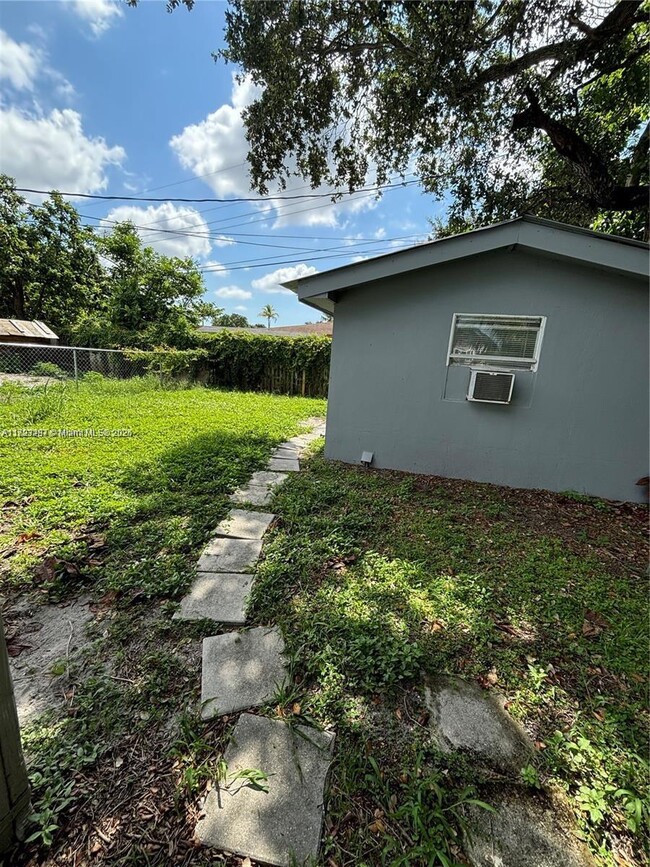 Building Photo - 12531 E Golf Dr