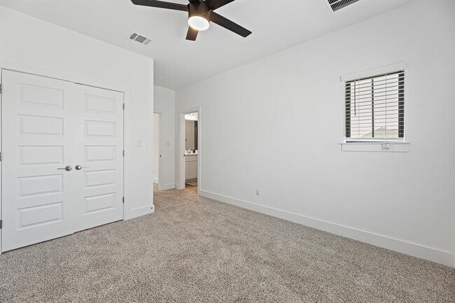 Building Photo - 1105 Lickety Ln