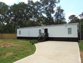Building Photo - Conveniently Located Northeast Houston Are...