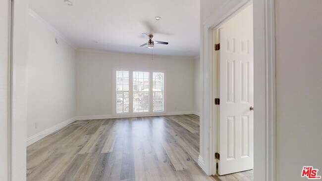 Building Photo - 5522 Sierra Vista Ave