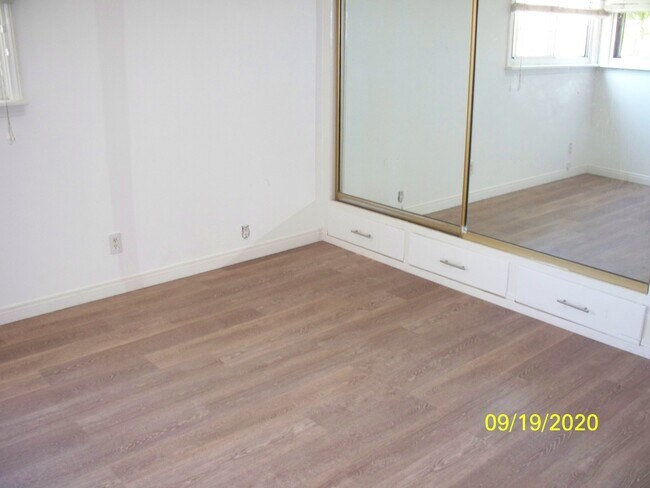 Building Photo - 7339 W 91st St