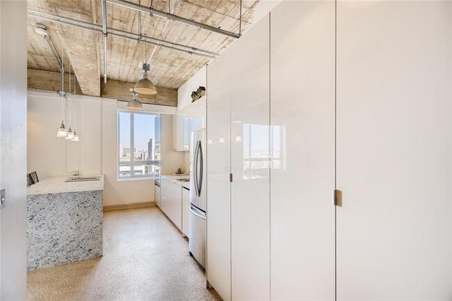 Building Photo - 710 Colorado St