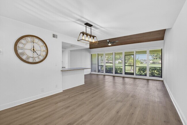 Building Photo - 259 Old Meadow Way