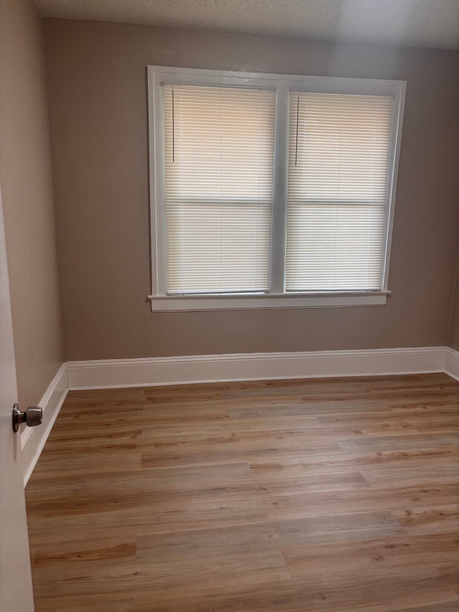 Room 1 - 617 Ivy St