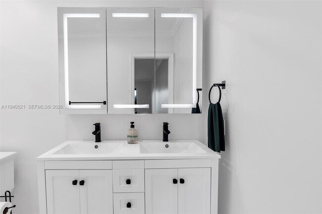 Building Photo - 8898 SW 62nd Terrace